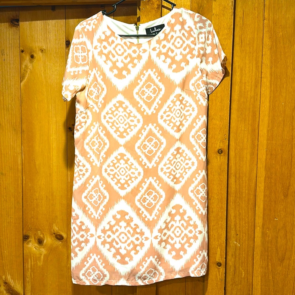 Lulus perfect silky pink and white dress, like new. Any occasion